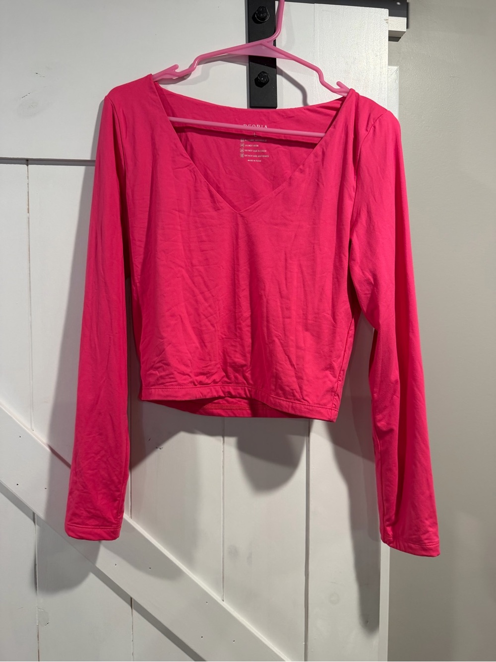 ReoRia Bright Pink V-Neck Long Sleeve Crop Top